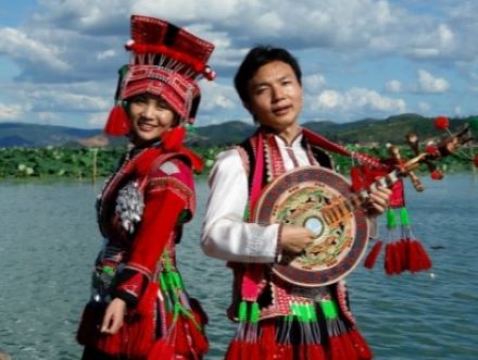 李怀秀、李怀福（彝族明星歌唱家）